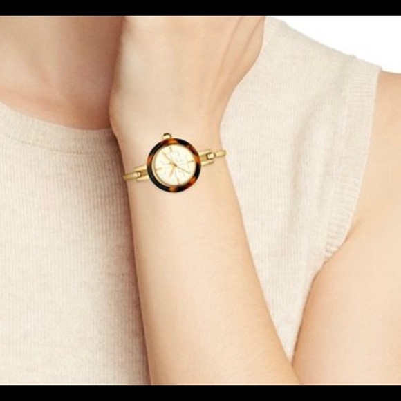 *SOLD!!!* TORY BURCH BANGLE WATCH GOLD BRACELET - Picture 5 of 8